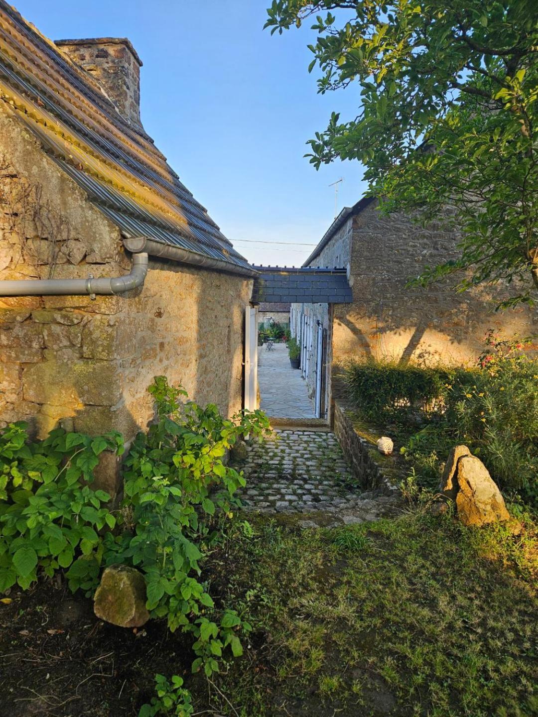 Les 13 Lavoirs D'Antan - Chambre Globe-Trotteur Saint-Pierre-Église 외부 사진